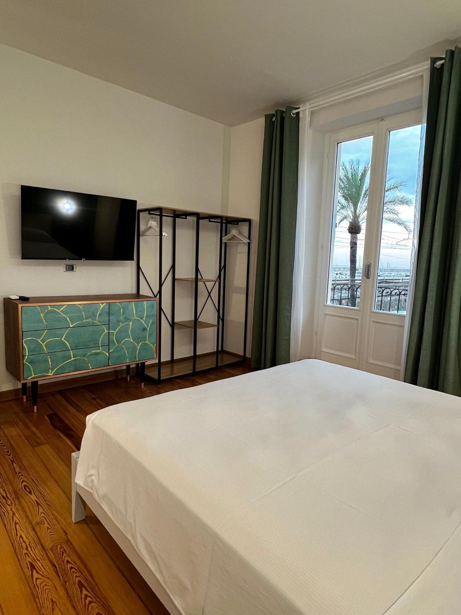 Oasi Di Mare, Con Parcheggio Privato E Colazione Hotell Bordighera Eksteriør bilde